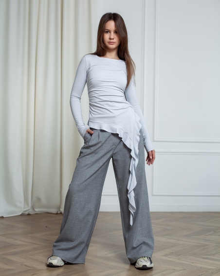 Лонгслів з воланами Wellkids , колір молочний