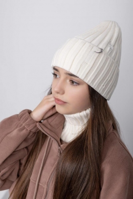 Демісезонна шапка з манішкою Cvetkov, колір молочний